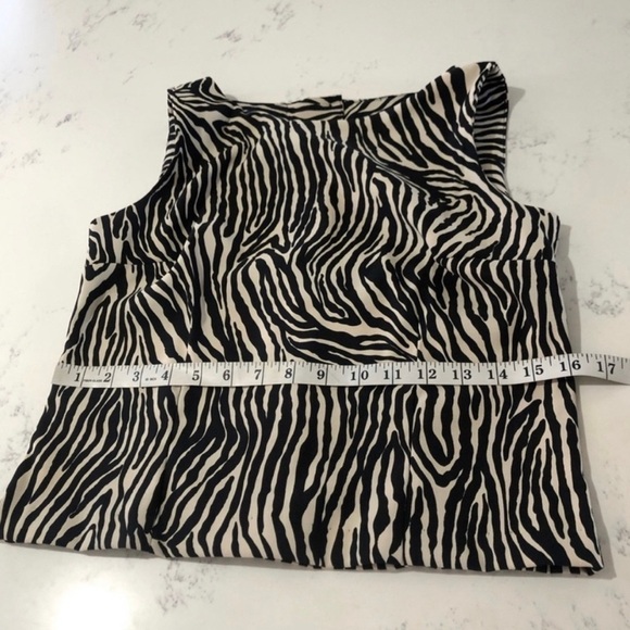 T & Company zebra sleeveless button on back blouse - Picture 5 of 13